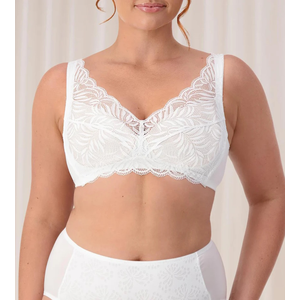 Triumph Essential Lace Non Wire Bra 